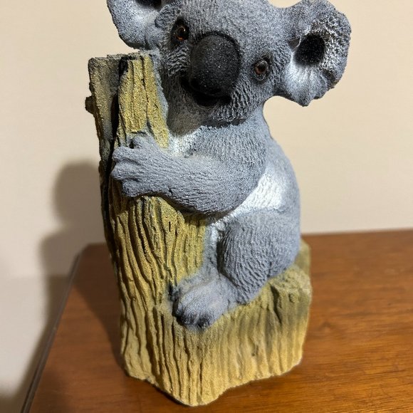 Vintage Sand Art Koala Bear Hugging Tree Australia Statue Figurine 6 1/2" x 4" - Picture 2 of 10